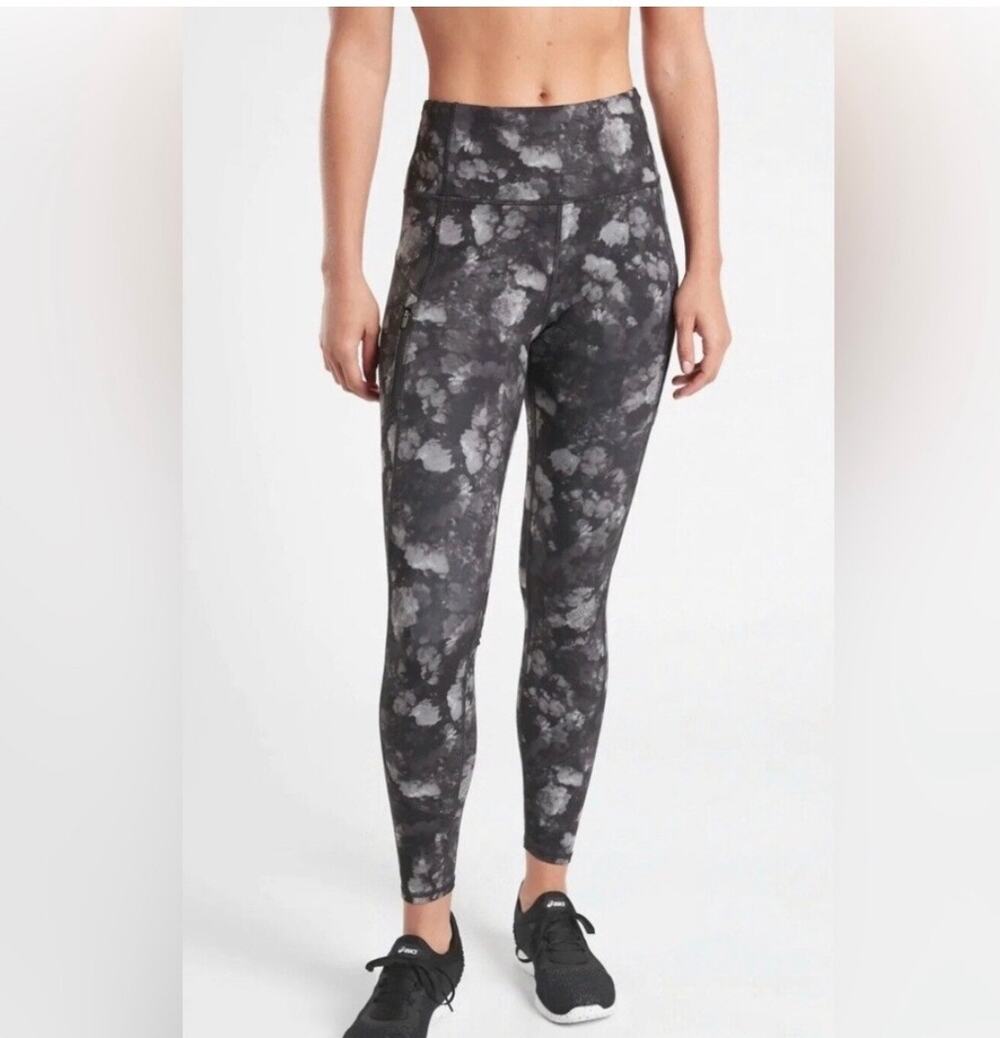Athleta Rainier Printed Tight, Frozen Floral Grey Size M 631810 EUC